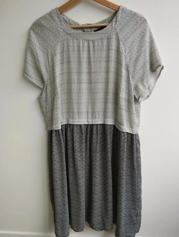 Robe légère à motifs chevrons taille 44 , H et M