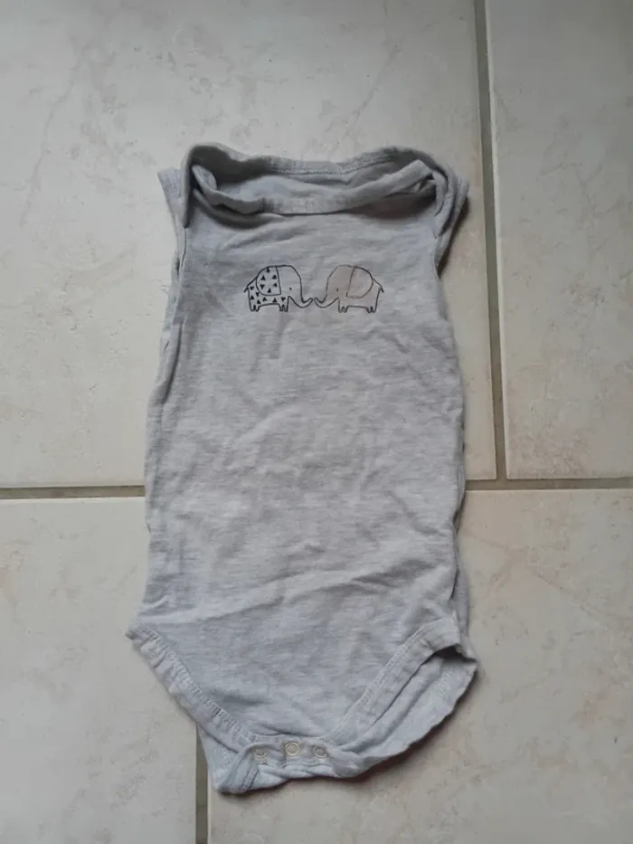 🌹bodie sans manche 74/80cm 🌹