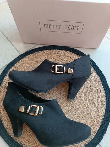 Bottines noires à talons - neuves - pointure 40