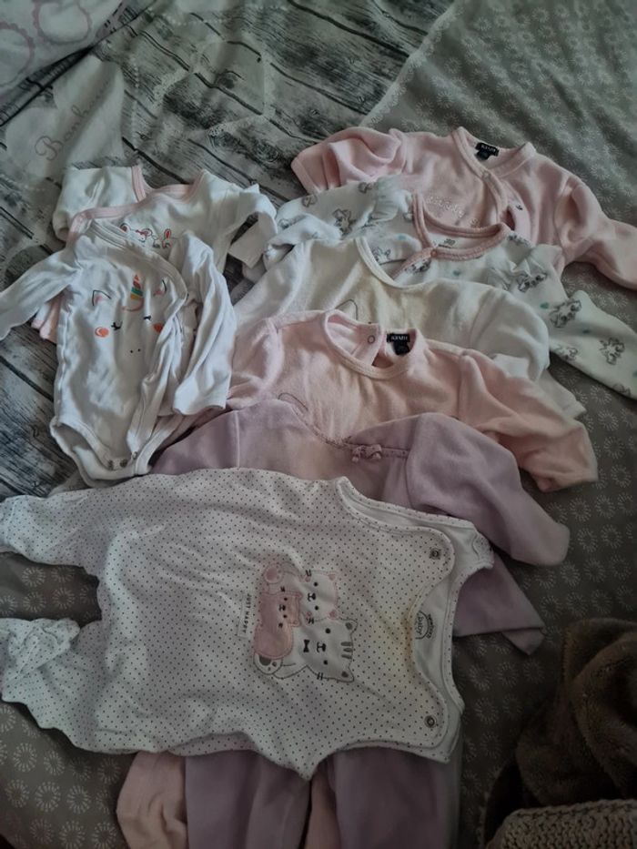 Lots de 8 articles pyjama bodies 6 mois fille