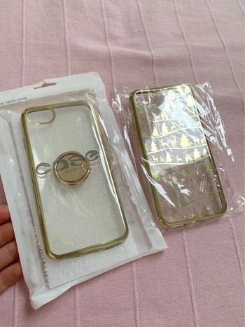 Lot 2 coques de téléphone dorées neuves