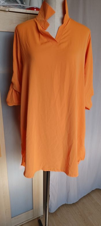 Très jolie chemise courte devant longue derrière femme T 
