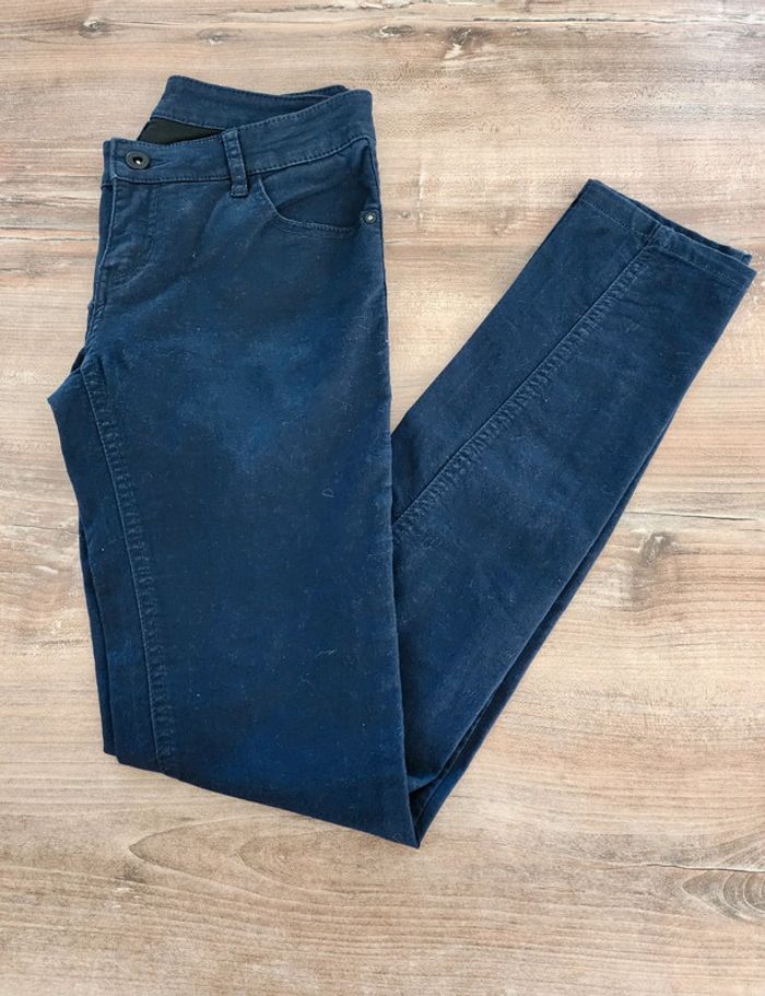 joli pantalon slim skinny bleu marine taille 39 Only blue denim en excellent état