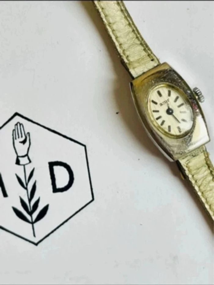 Sublime montre ancienne vintage art déco bracelet cuir blanc et cadrage argent - photo numéro 2
