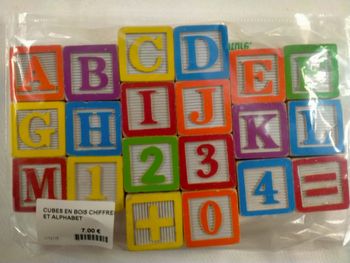 Cubes en bois chiffres et alphabet