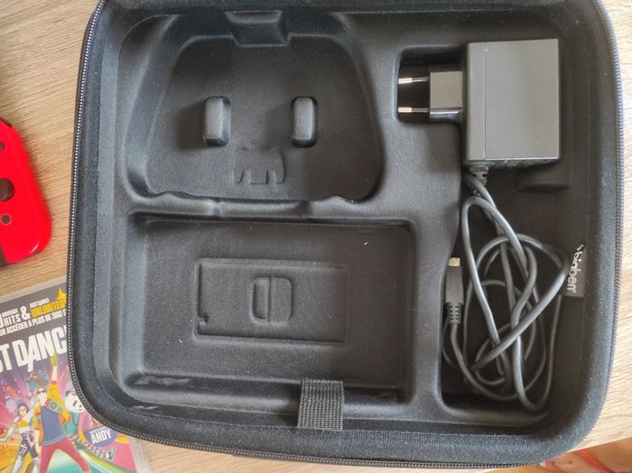 Nintendo Switch avec jeux et pochettes - photo numéro 7