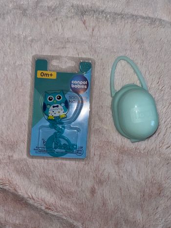 Lot boîte + attache tétine neuves 