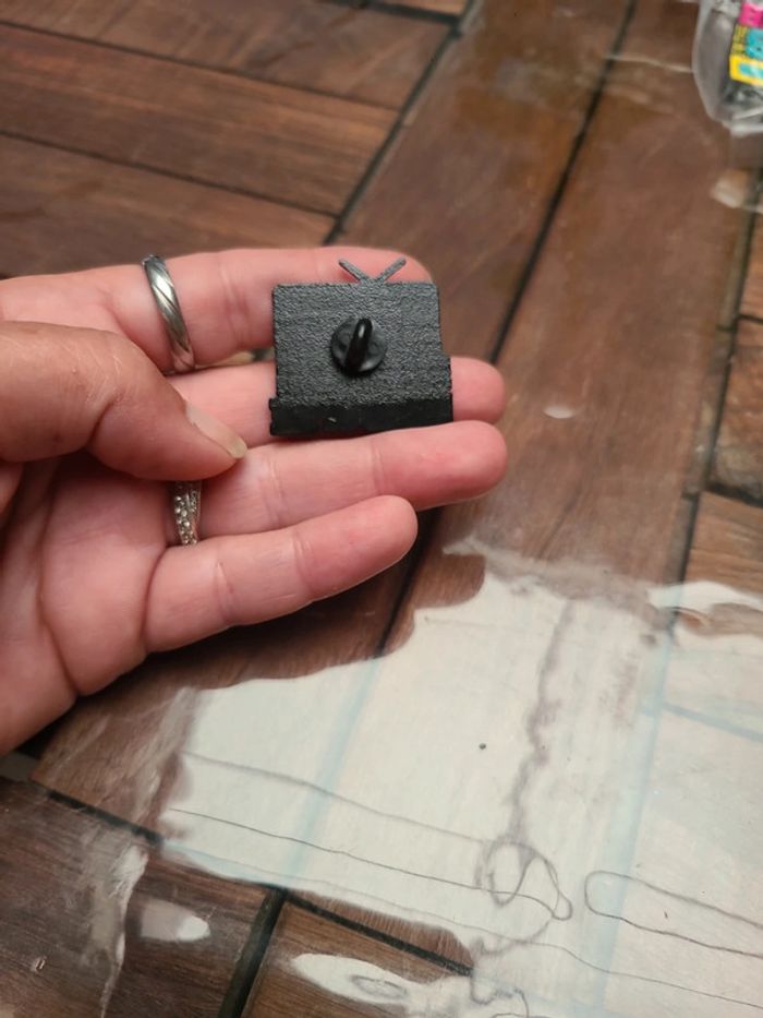 Pin's années 90 - photo numéro 2