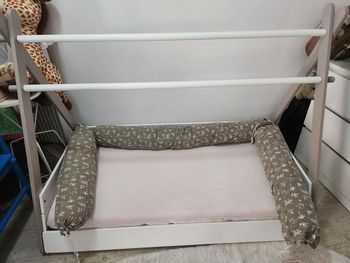 Lit cabane gris et blanc