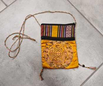 Petite pochette indienne tons orangés
