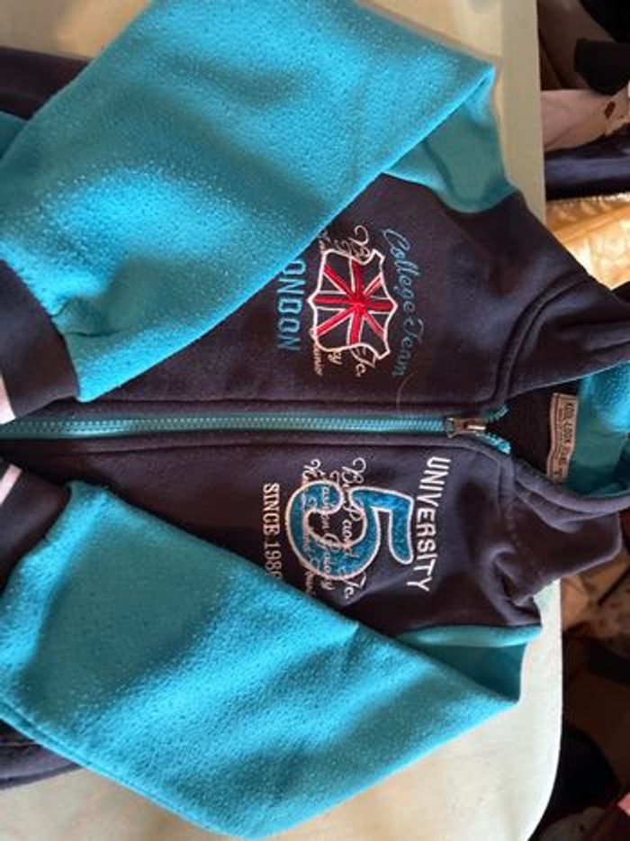 Vends gilet à capuche kool look jeans 8 ans très bon état