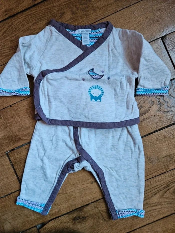 Ensemble bébé 1 mois - photo numéro 2