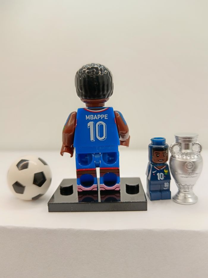 Minifigurine football: Killian Mbappe / France. Compatible Lego - photo numéro 2