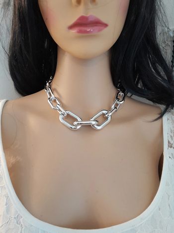 Collier chaîne, maillons, couleur argentée