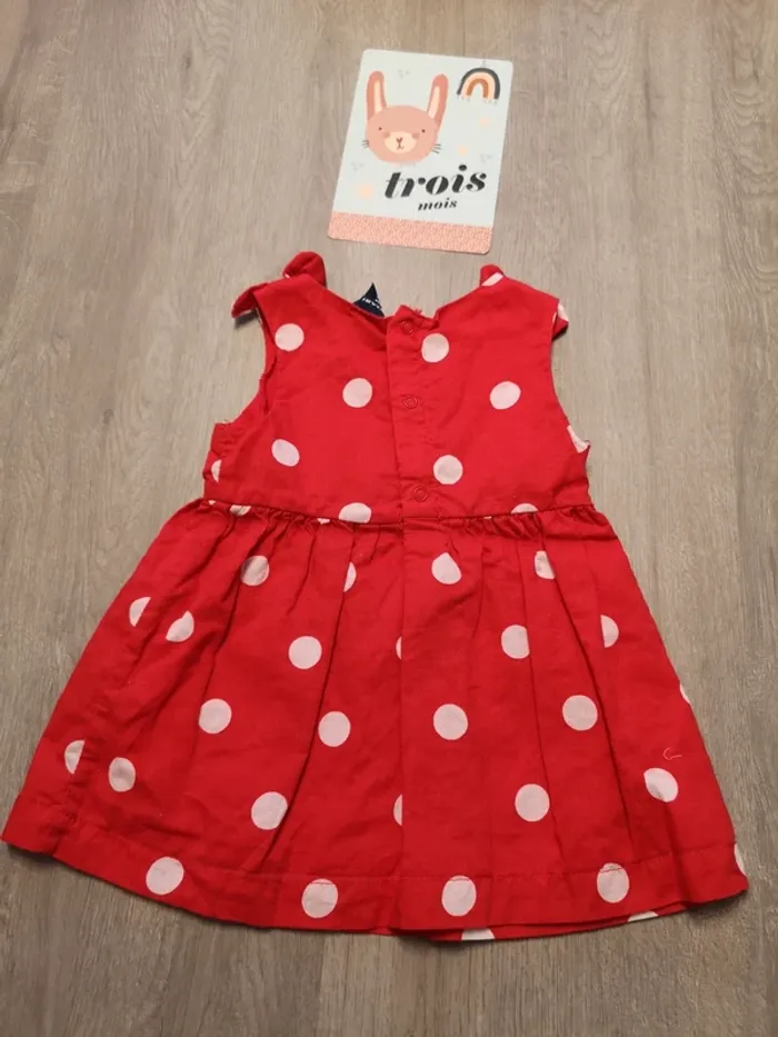 Robe rouge à pois blanc kiabi 3 mois - photo numéro 2