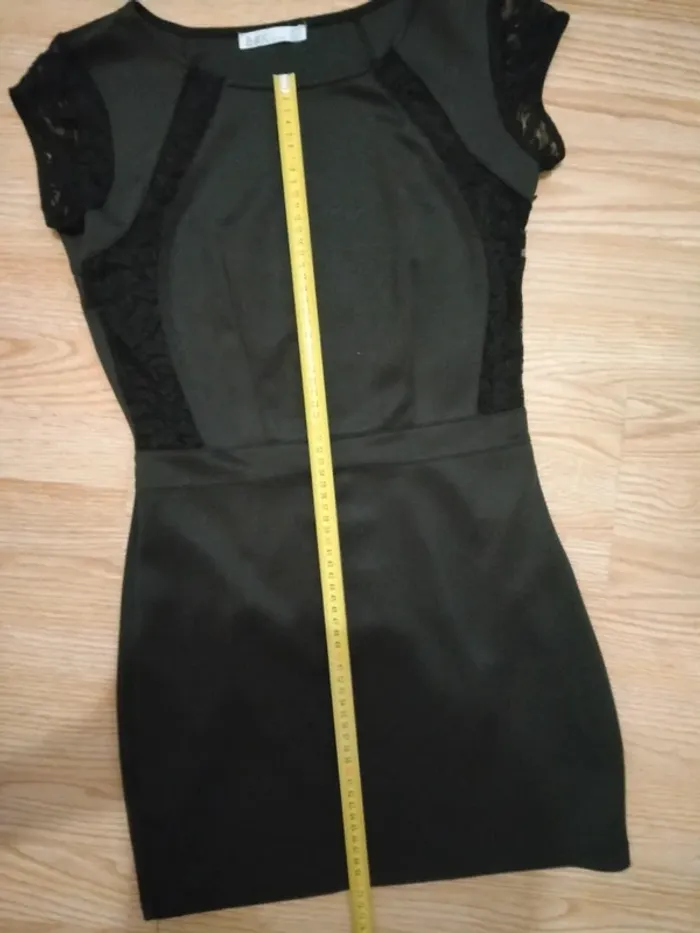 Robe courte. Noire. Femme . B&K style.
Taille M - photo numéro 12