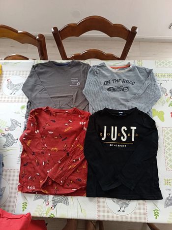 Lot 4 tee-shirt ML taille 5 ans