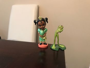 Figurine tiana et grenouille tiana  la princesse et la grenouille disney