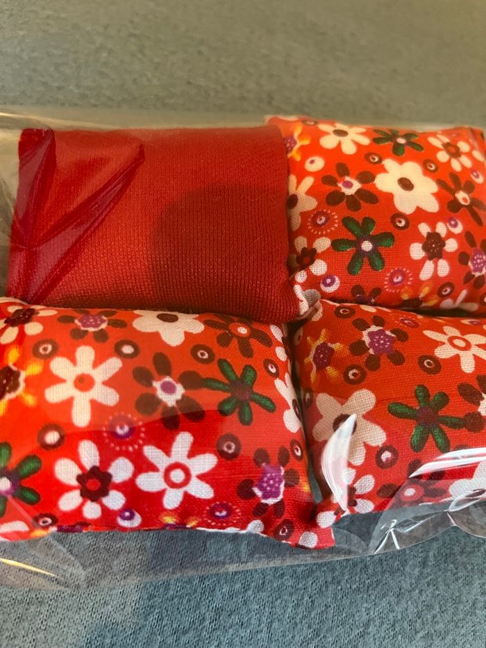 Lot 4 coussins pour barbie Neuf - photo numéro 2