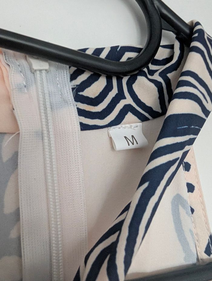 Robe longue dos nu SHEIN – imprimé bleu marine sur fond beige – taille M – neuve sans étiquette - photo numéro 5