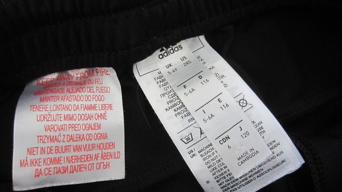 Short Adidas 5/6 ans - photo numéro 2