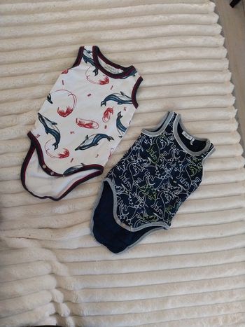 Lot de 2 bodies ikks 6 mois