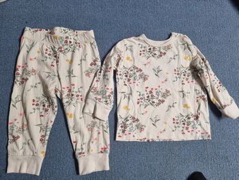 Ensemble tee shirt et pantalon