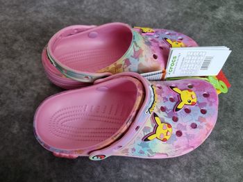 Crocs pokémon rose