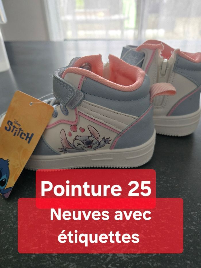 Basket Disney Stitch montantes avec fermeture éclair et scratch