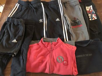 Lot vêtements 5/6 ans défauts