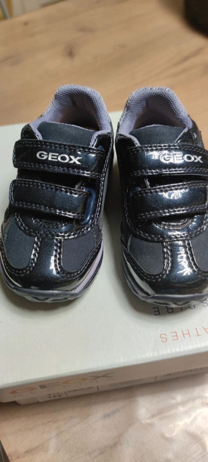Superbe baskets bébé fille brillante violet bleu marine T20 neuf