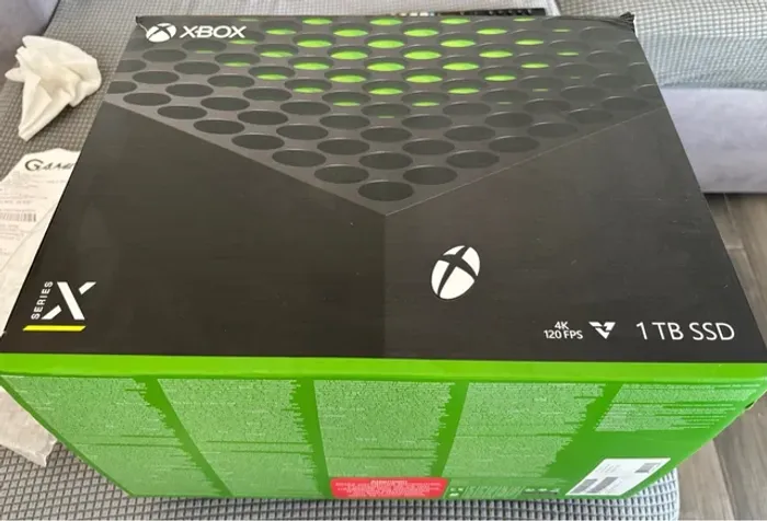Dans sa boîte · Xbox · Series X · Noir - photo numéro 5