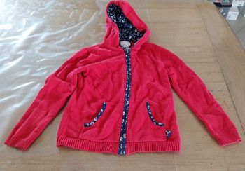 Gilet zippé fille 7ans en bon état