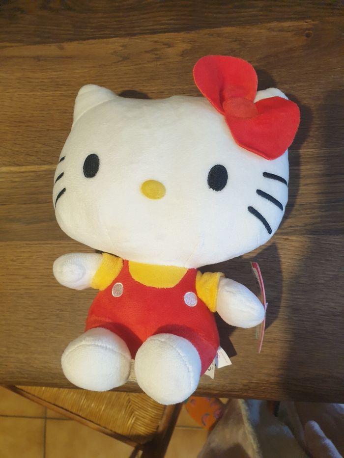 peluche hello kitty