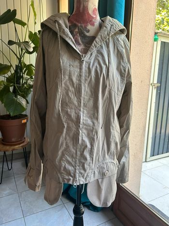 coupe-vent ou veste de mi-saison beige à capuche Lauren Vidal