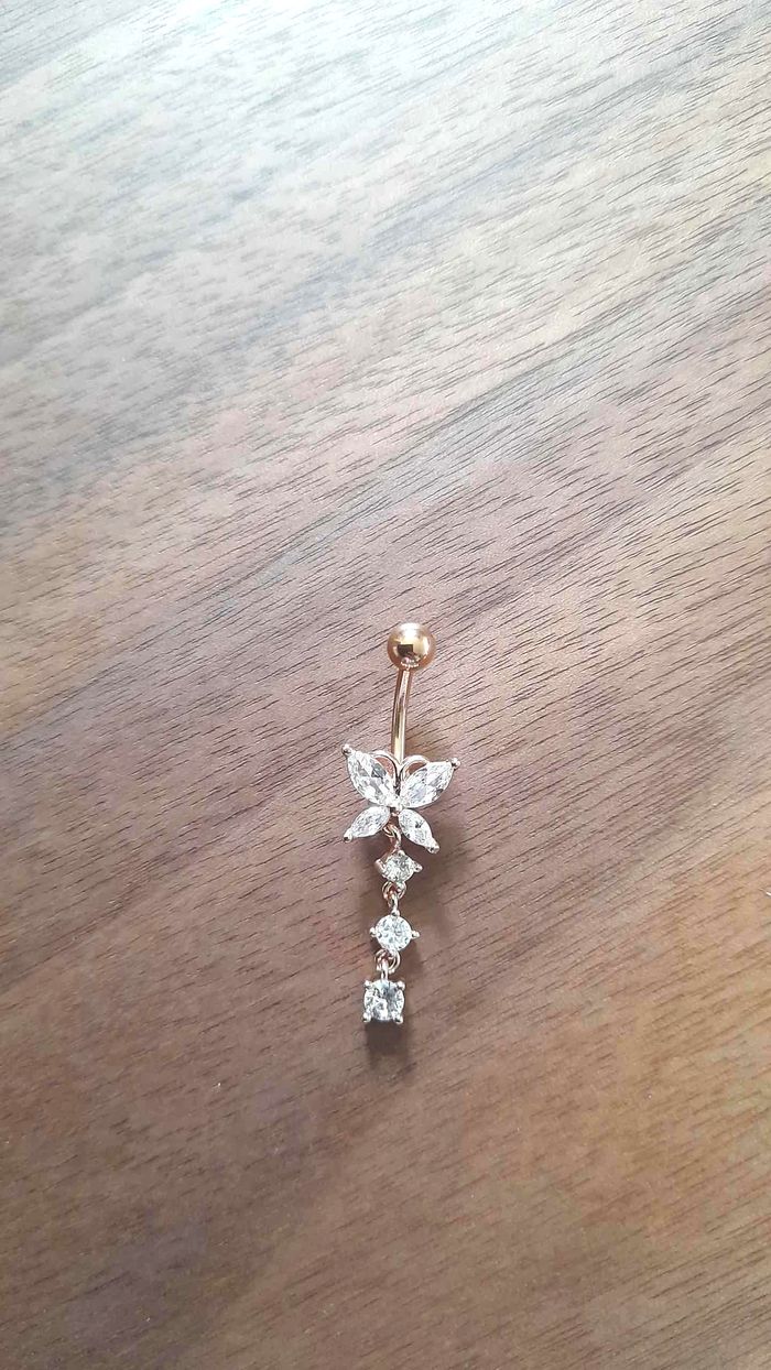 🦋 Piercing nombril papillon doré – neuf