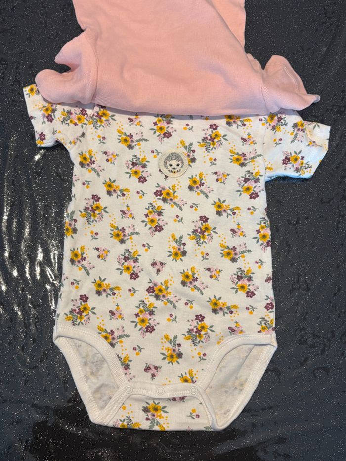Lot de 2 bodies fille fleurs / hérisson Taille 9 mois. - photo numéro 3