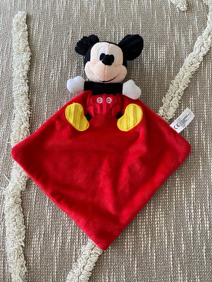 Peluche doudou plat 32cm Disney Mickey souris rouge et noir parfait état
