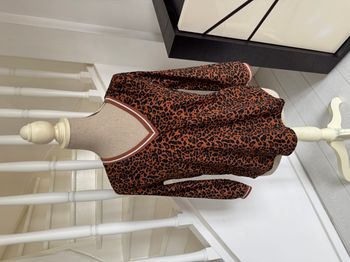 Blouse manches longues Noemie & Co à motifs léopard