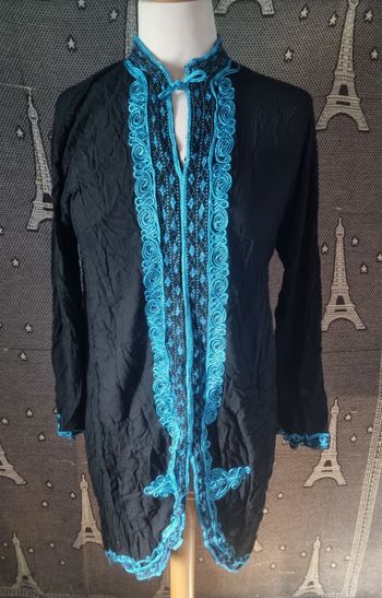Haut marocain noir et bleu clair taille 36-38