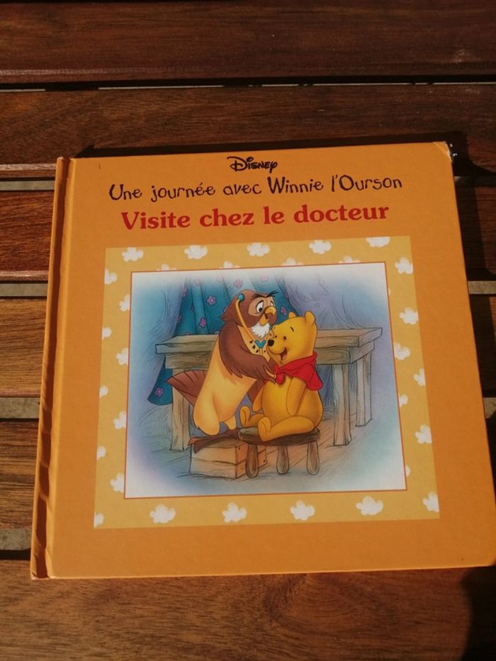Livre une journée avec winnie l'ourson visite chez le docteur