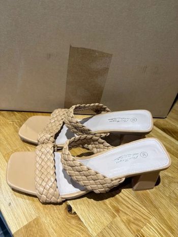 sandales femme beige taille 38 neuves