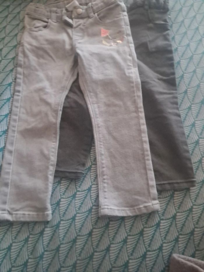 Lot de deux jeans taille 24 mois - photo numéro 3