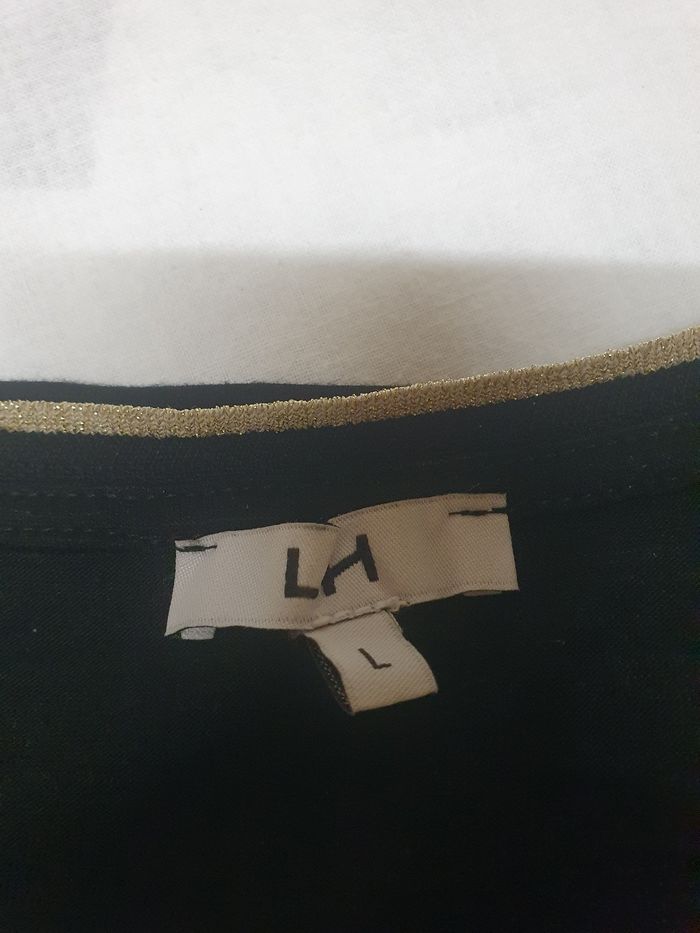 Tee shirt col ouvert - photo numéro 2