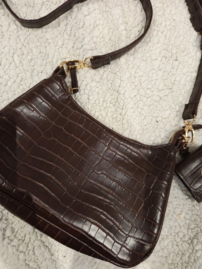 🔝 Petit sac à bandoulière sac à main Primark effet croco marron et doré en PVC et polyester - photo numéro 3