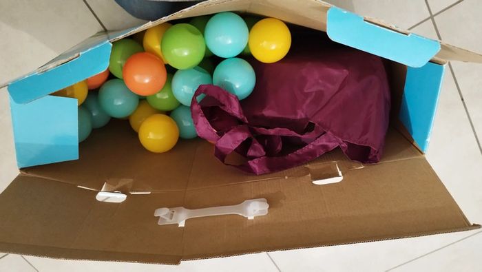 Aire de jeux a balle pour bébé , pliant et avec la boîte d'origine - photo numéro 5