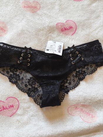 Sous vêtements femme avec étiquettes 
