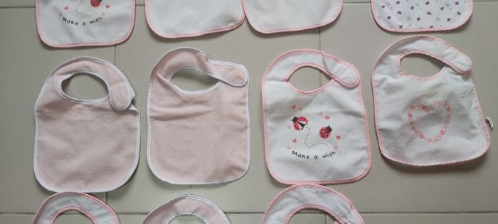 Lot bavoirs plastifiés à scratch - photo numéro 4