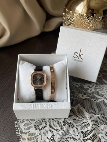 Coffret montre avec bracelet de luxe haute qualité neuf jamais utilisé 