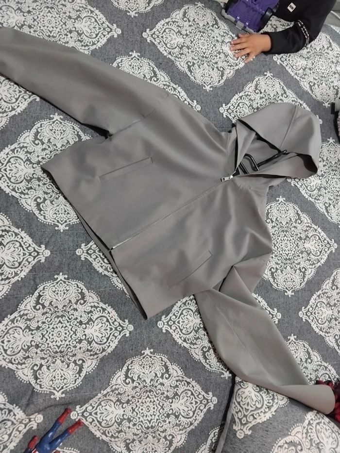 Veste courte à capuche